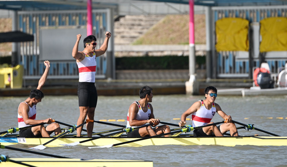 新华图讯｜十五运会开幕式后首金出炉